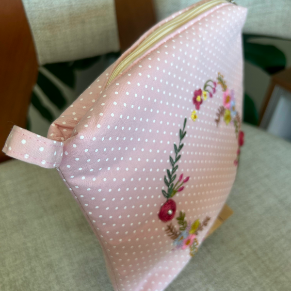 necessaire bordada - feito de Biguaçu