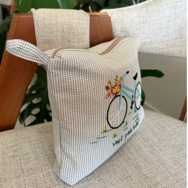 necessaire bordada - feito de Biguaçu