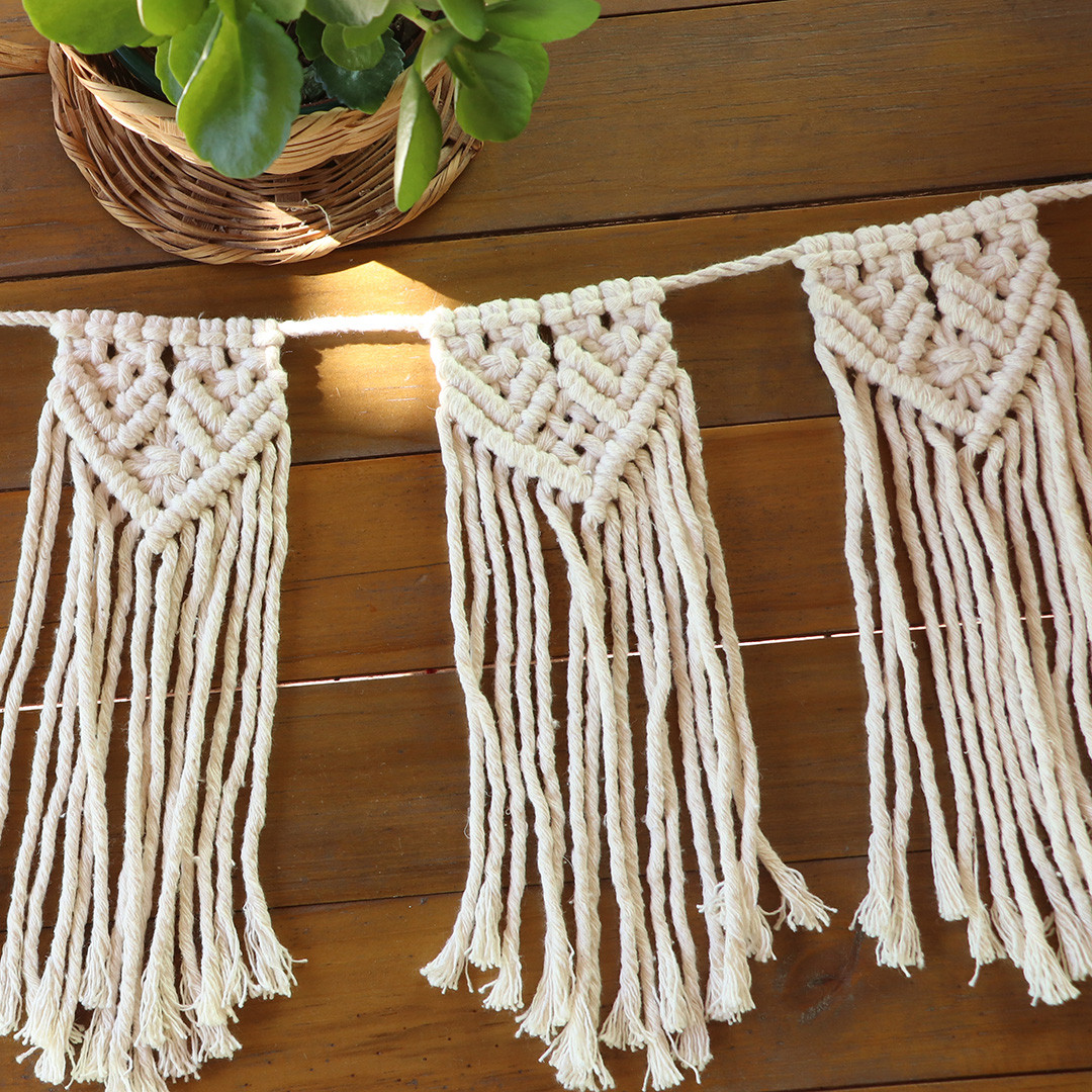 bandeirinhas macrame,bandeira macrame,varal bandeirinha macrame,bandeirola macrame,bandeirinha festa julina,macrame.jpg