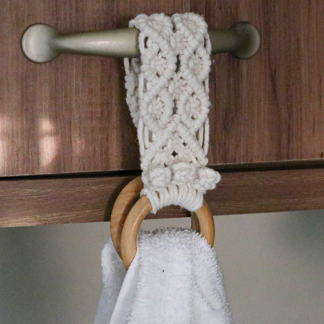 17.06 Membros Suporte de Macrame para toalha tutorial passo a passo.jpg