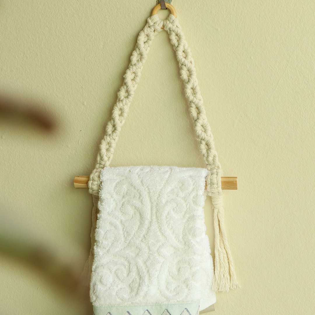 Suporte em macrame para papel higienico ou toalha.jpg