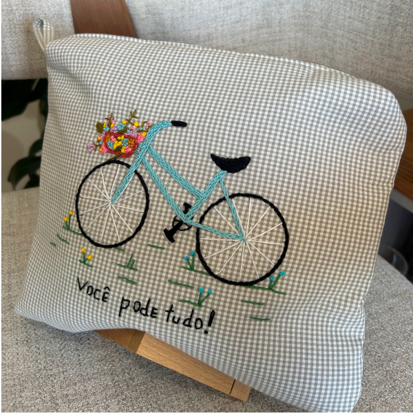necessaire bordada - feito de Biguaçu