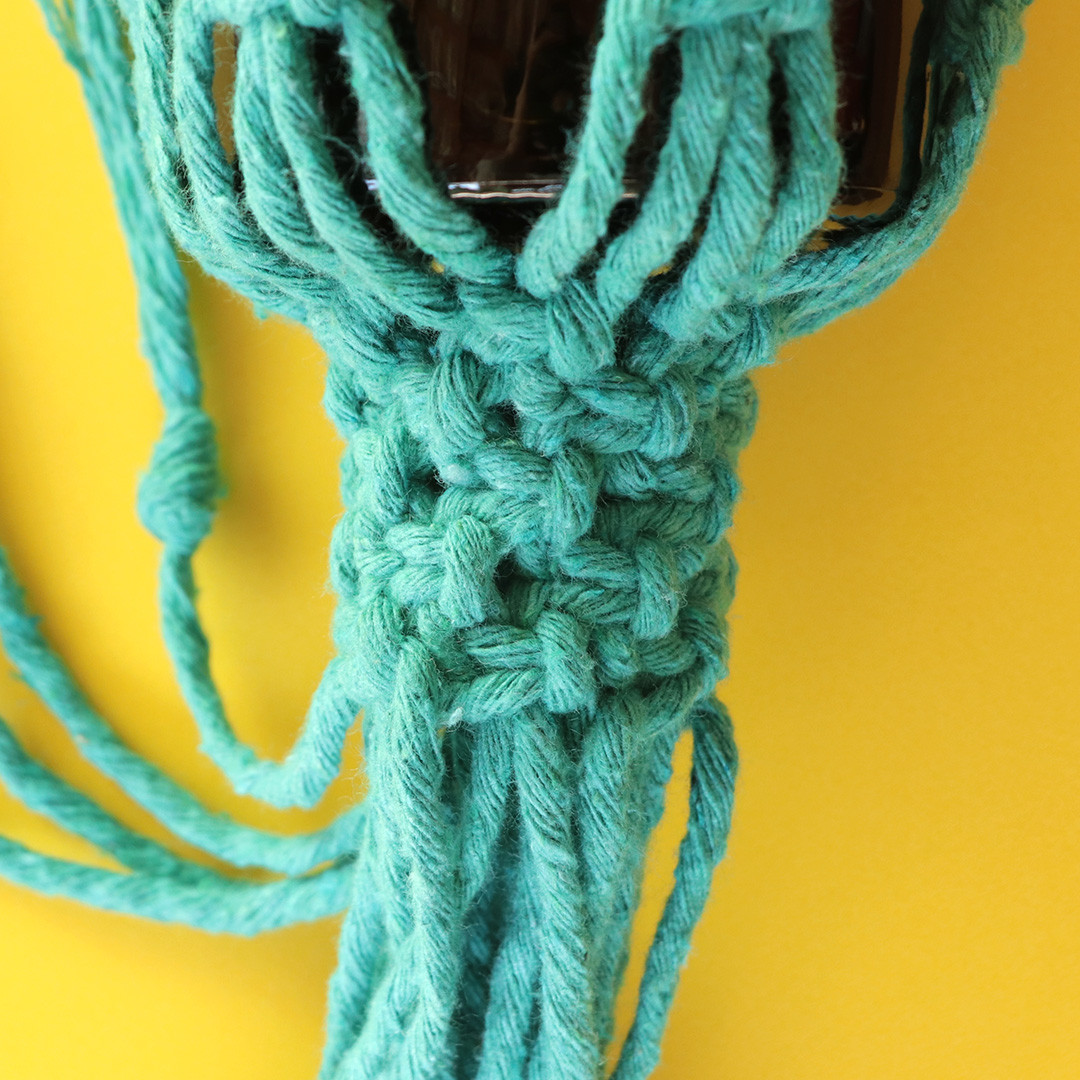 Bolsa Porta Garrafa de Macrame-Feito por Biguaçu