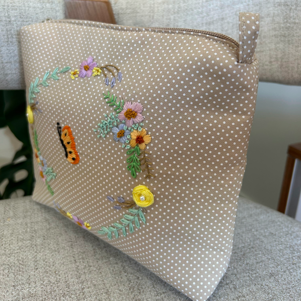 necessaire bordada - feito de Biguaçu